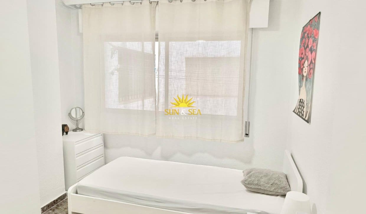 3 soverom Leilighet til leie i Alicante by - € 1 350 (Ref: 10039159)