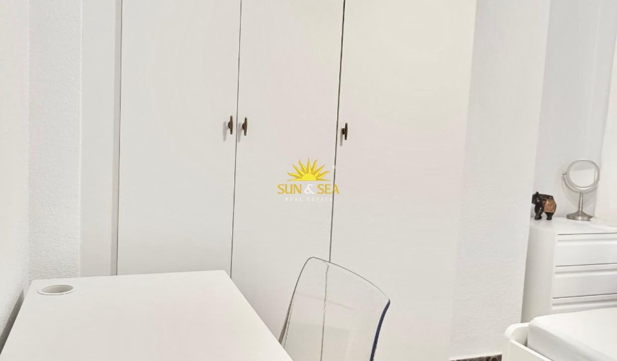 3 soverom Leilighet til leie i Alicante by - € 1 350 (Ref: 10039159)
