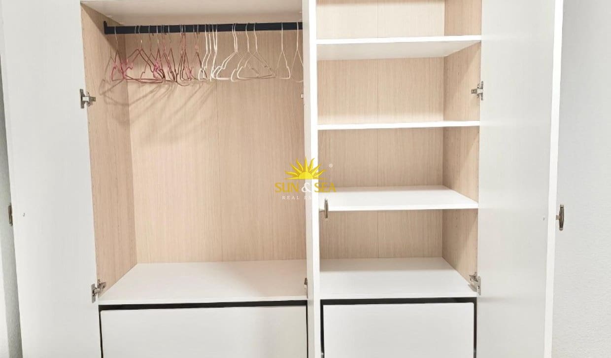 3 soverom Leilighet til leie i Alicante by - € 1 350 (Ref: 10039159)
