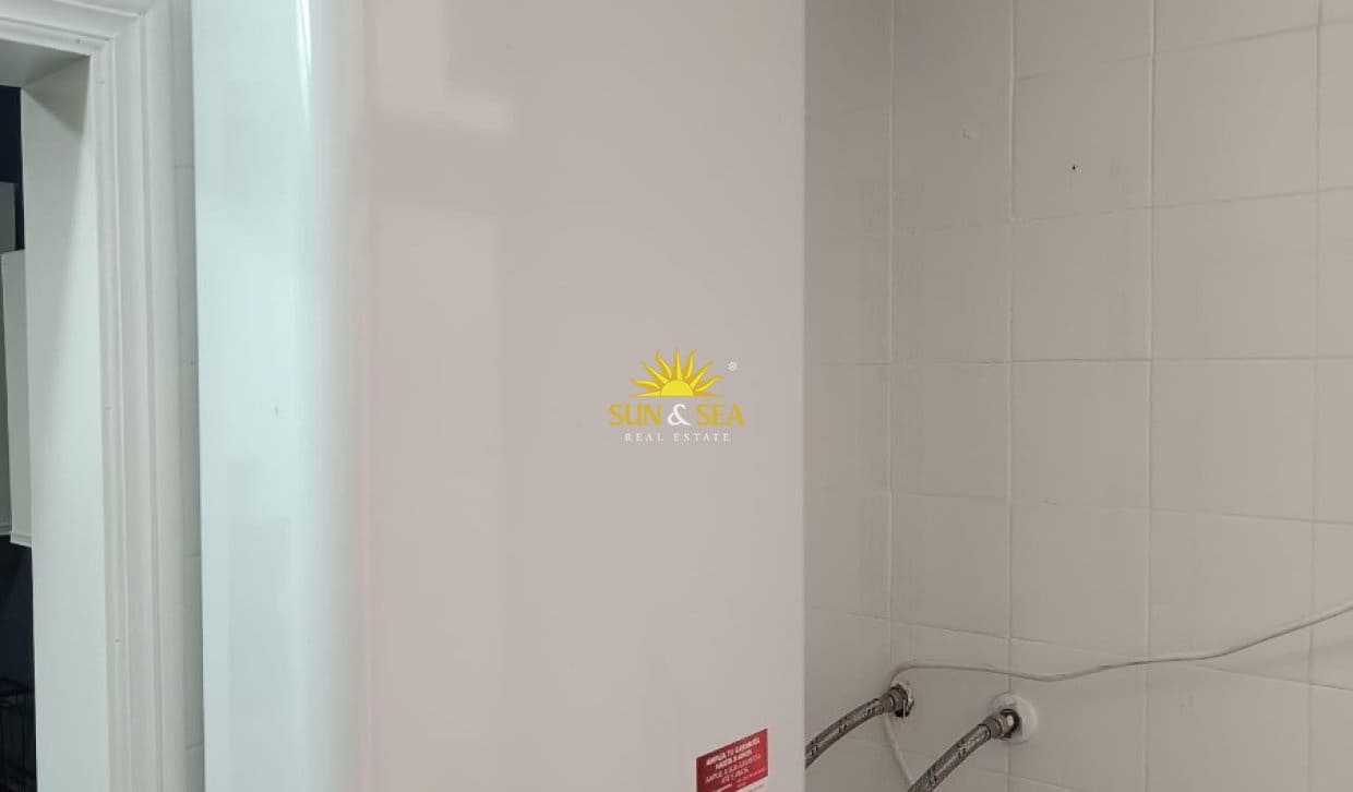 3 soverom Leilighet til leie i Alicante by - € 1 350 (Ref: 10039159)