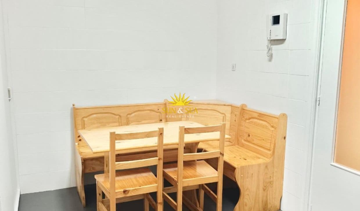 3 soverom Leilighet til leie i Alicante by - € 1 350 (Ref: 10039159)