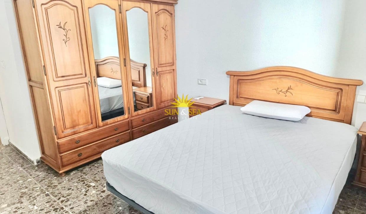 3 soverom Leilighet til leie i Alicante by - € 1 350 (Ref: 10039159)