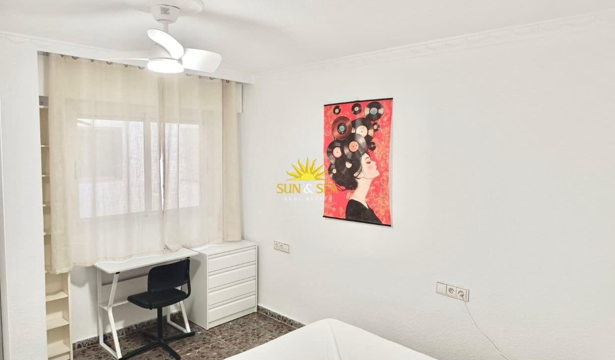 3 soverom Leilighet til leie i Alicante by - € 1 350 (Ref: 10039159)