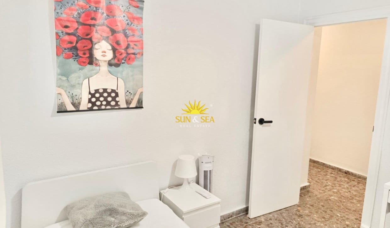 3 soverom Leilighet til leie i Alicante by - € 1 350 (Ref: 10039159)