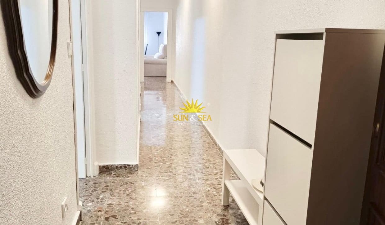 3 soverom Leilighet til leie i Alicante by - € 1 350 (Ref: 10039159)