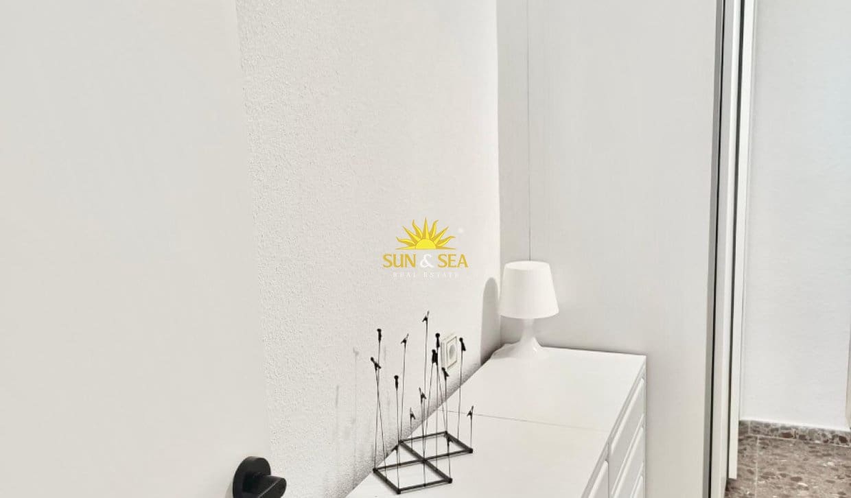 3 soverom Leilighet til leie i Alicante by - € 1 350 (Ref: 10039159)