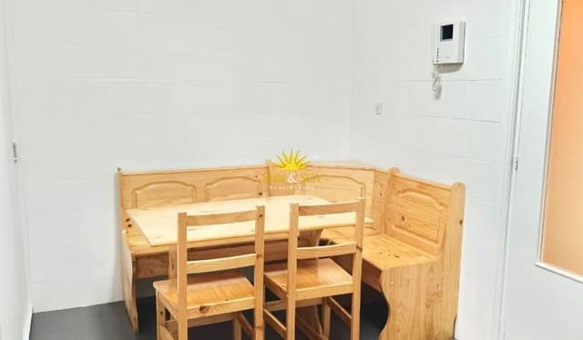 Appartement de 3 chambres à louer à Benalúa, Alicante ville - 1 350 € (Ref: 10039159)