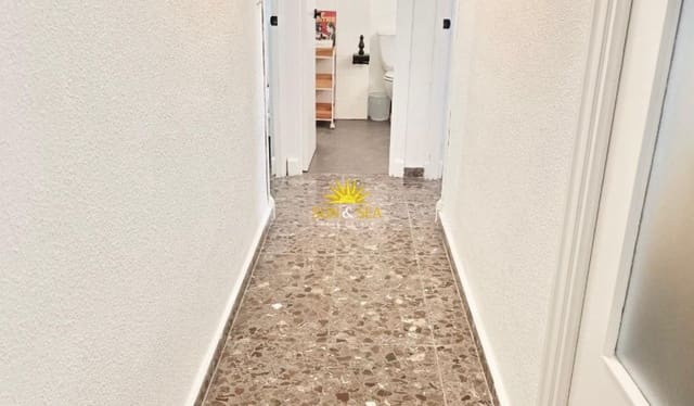 Appartement de 3 chambres à louer à Benalúa, Alicante ville - 1 350 € (Ref: 10039159)