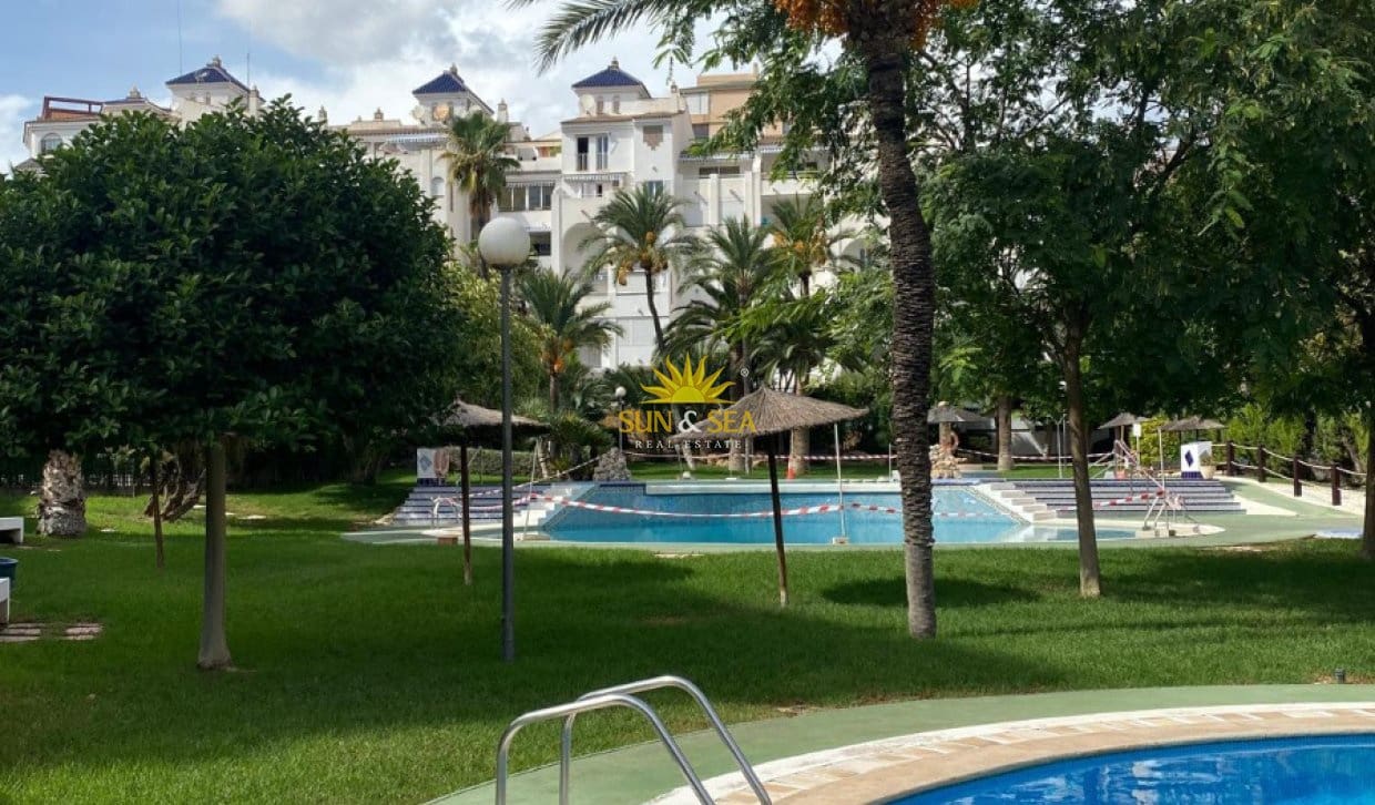 1 quarto Apartamento para arrendar em Finestrat com piscina - 1 250 € (Ref: 10039245)
