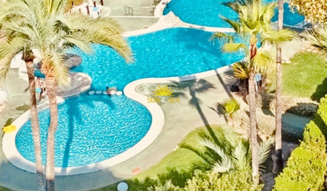 1 quarto Apartamento para arrendar em Finestrat com piscina - 1 250 € (Ref: 10039245)
