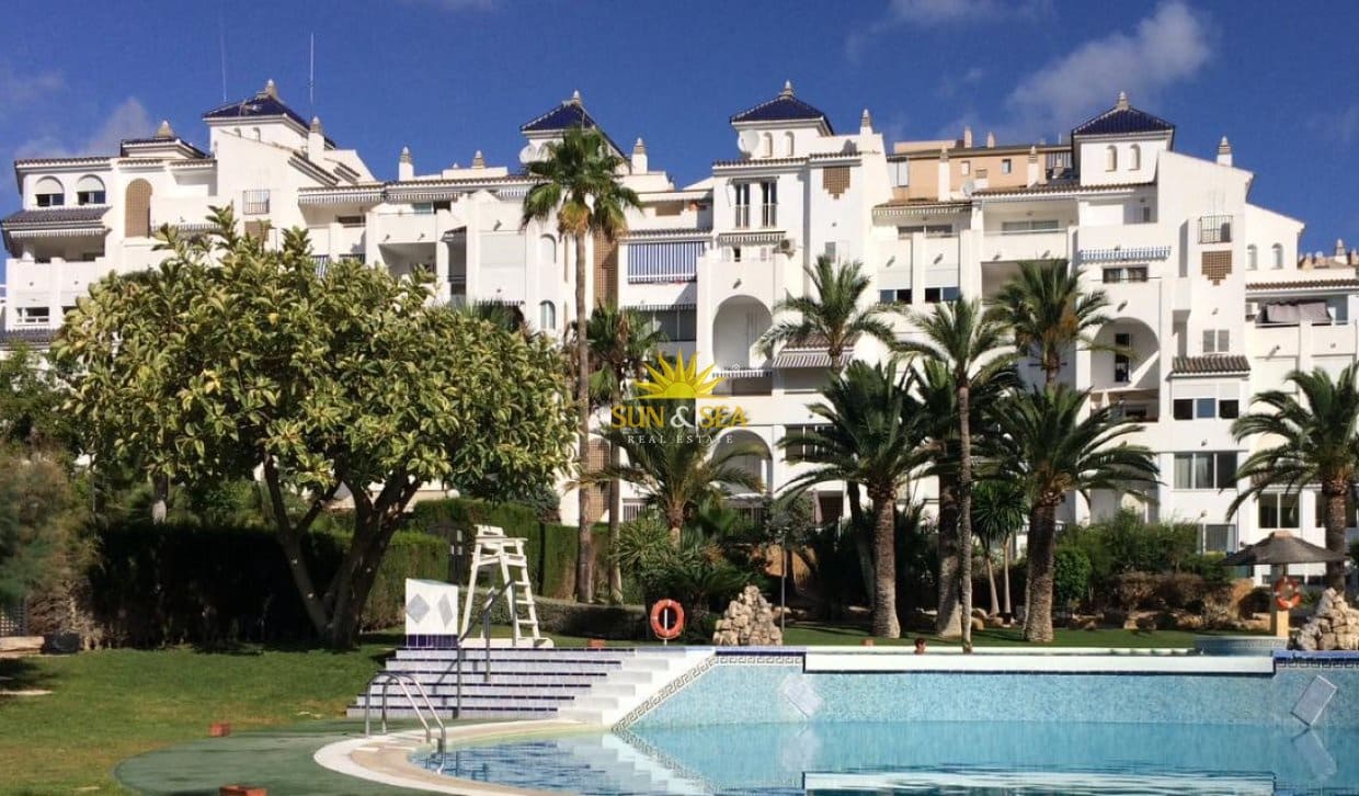 1 quarto Apartamento para arrendar em Finestrat com piscina - 1 250 € (Ref: 10039245)