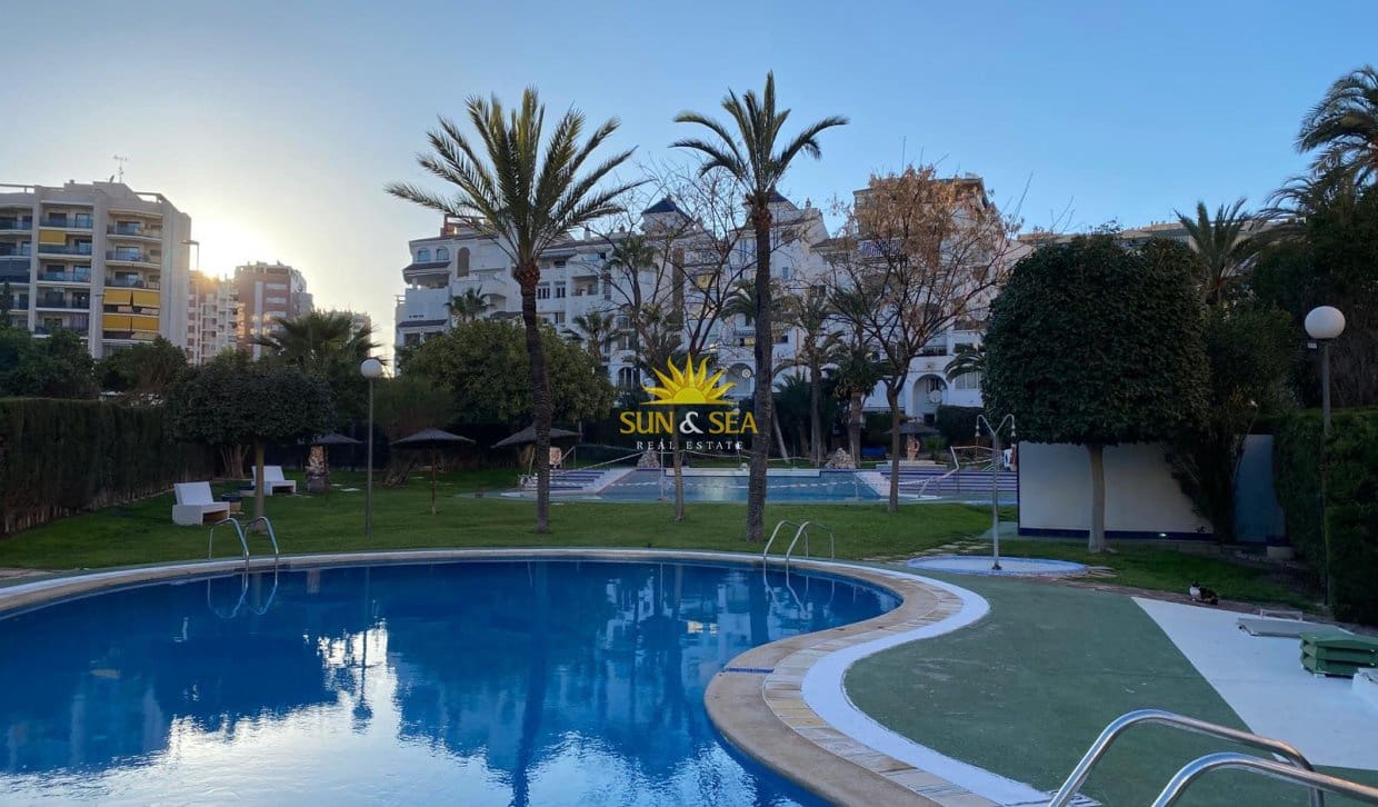1 quarto Apartamento para arrendar em Finestrat com piscina - 1 250 € (Ref: 10039245)