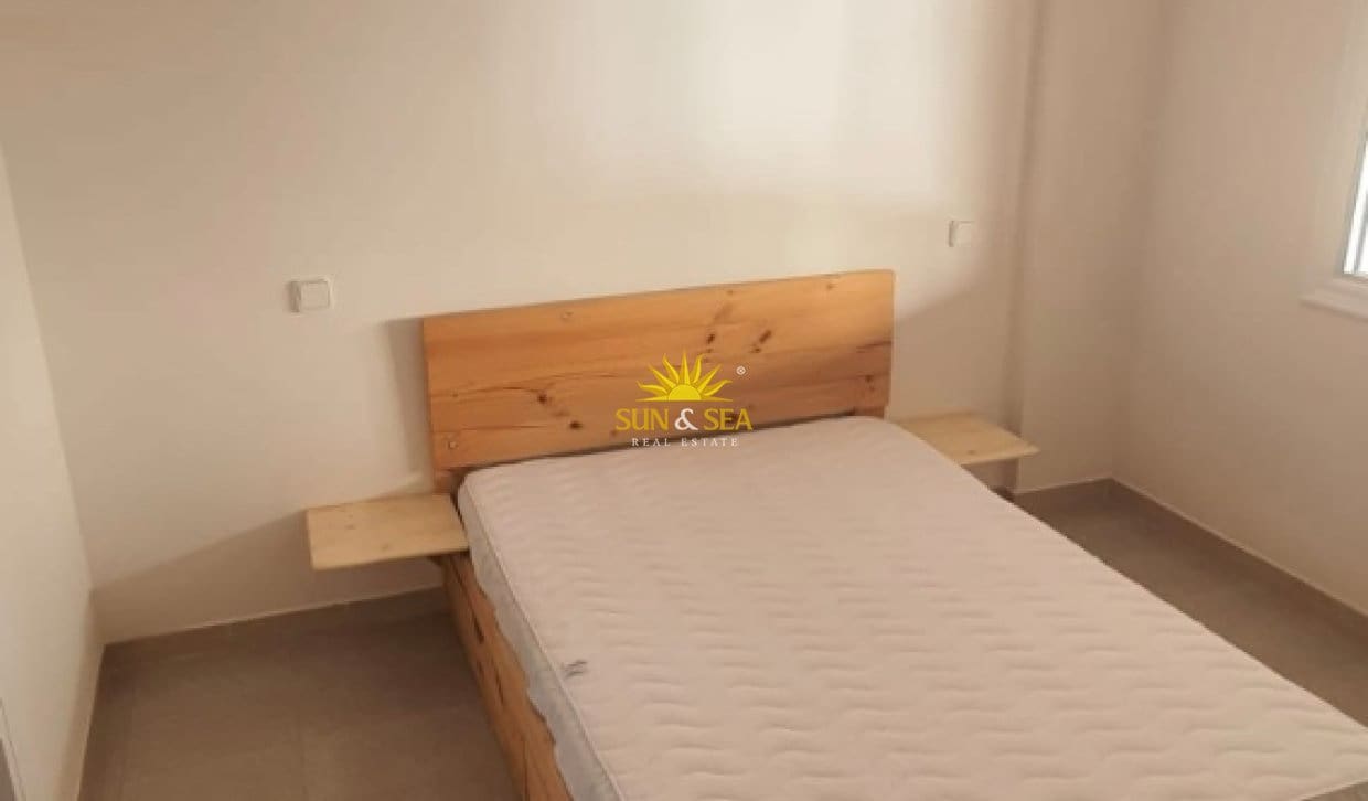 1 soverom Leilighet til leie i La Manga del Mar Menor med svømmebasseng - € 750 (Ref: 10041531)