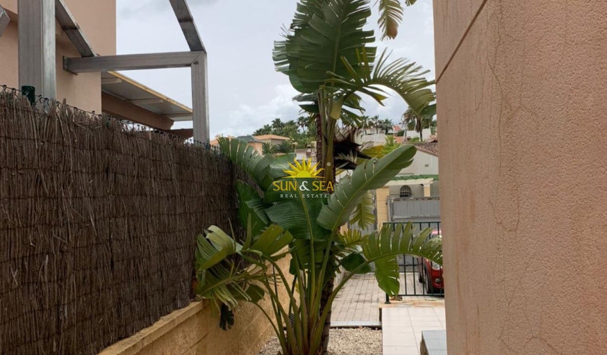 Villa/Maison de 3 chambres à louer à La Nucia avec garage - 1 350 € (Ref: 10041532)