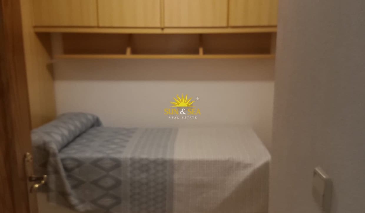 2 makuuhuone Huoneisto lomavuokrausta paikassa Playa Honda mukana uima-altaan - 950 € (Ref: 10041649)