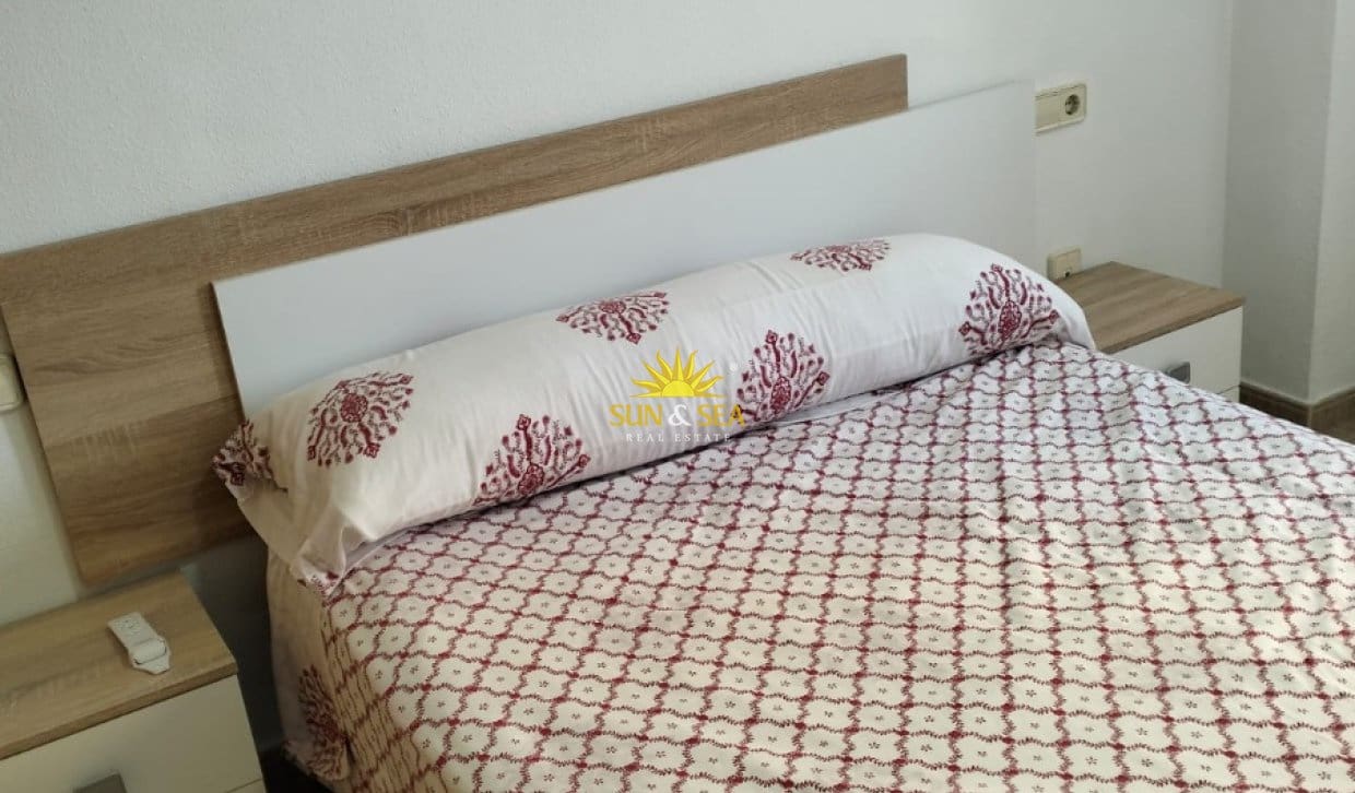 2 makuuhuone Huoneisto lomavuokrausta paikassa Playa Honda mukana uima-altaan - 950 € (Ref: 10041649)