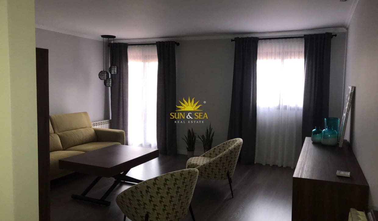 2 soverom Leilighet til leie i La Nora med svømmebasseng garasje - € 1 000 (Ref: 10041651)