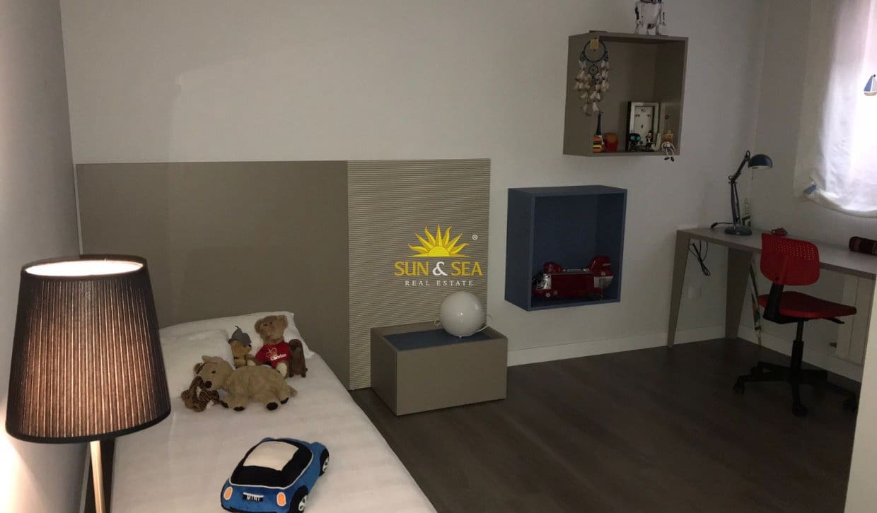 2 soverom Leilighet til leie i La Nora med svømmebasseng garasje - € 1 000 (Ref: 10041651)