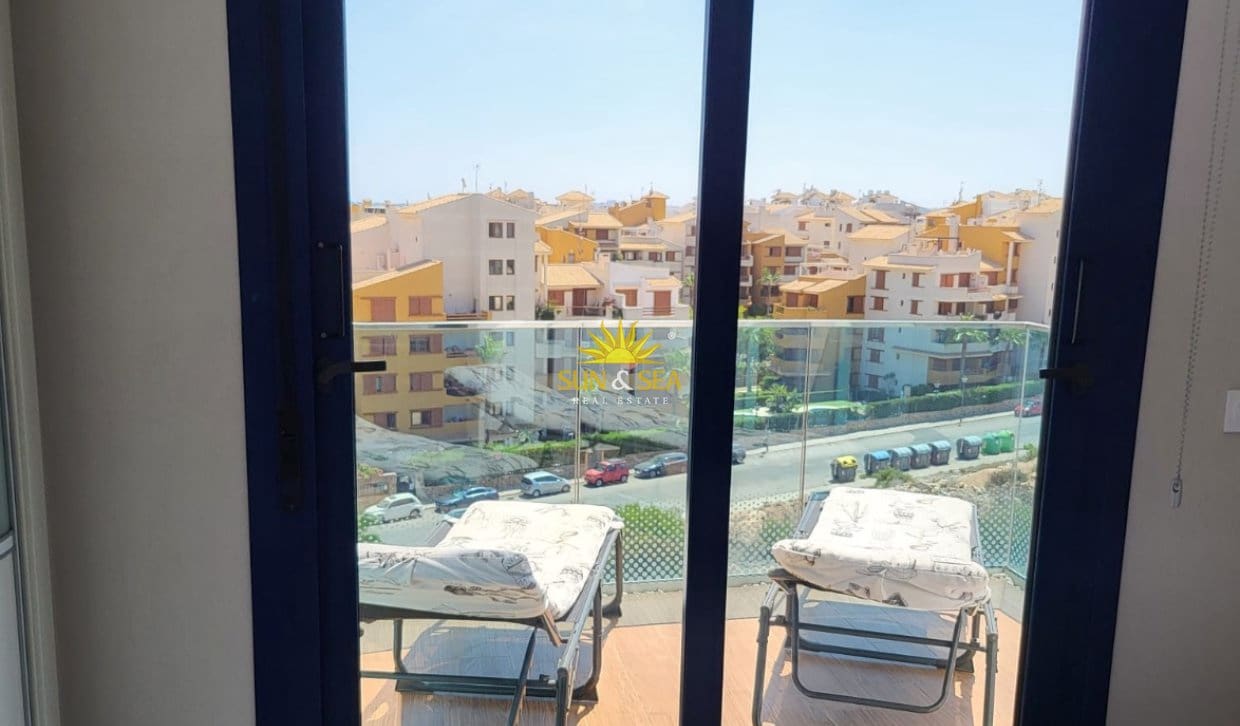 2 makuuhuone Huoneisto vuokrattavana paikassa Torrevieja mukana uima-altaan 
autotalli - 1 900 € (Ref: 10041652)