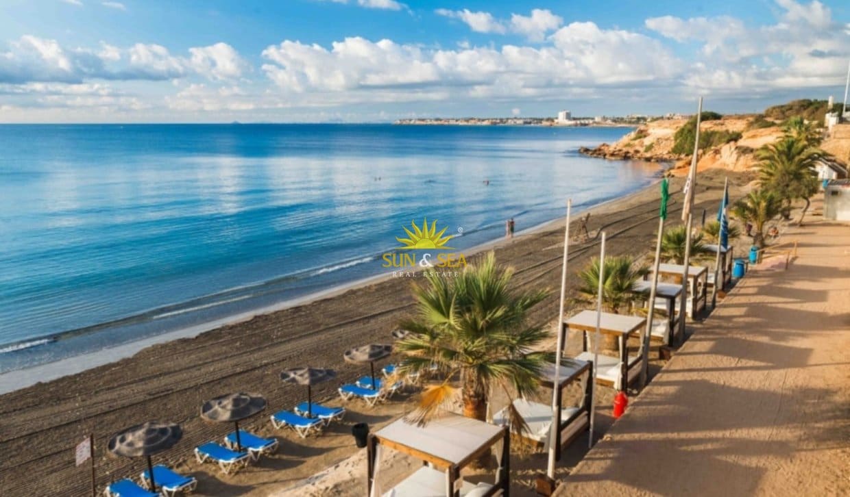 2 makuuhuone Huoneisto vuokrattavana paikassa Torrevieja mukana uima-altaan 
autotalli - 1 900 € (Ref: 10041652)