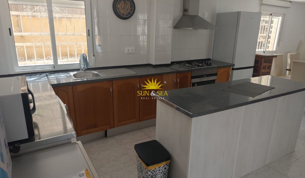 3 bedroom Villa for rent in Orihuela with pool - € 1,500 (Ref: 10041862)