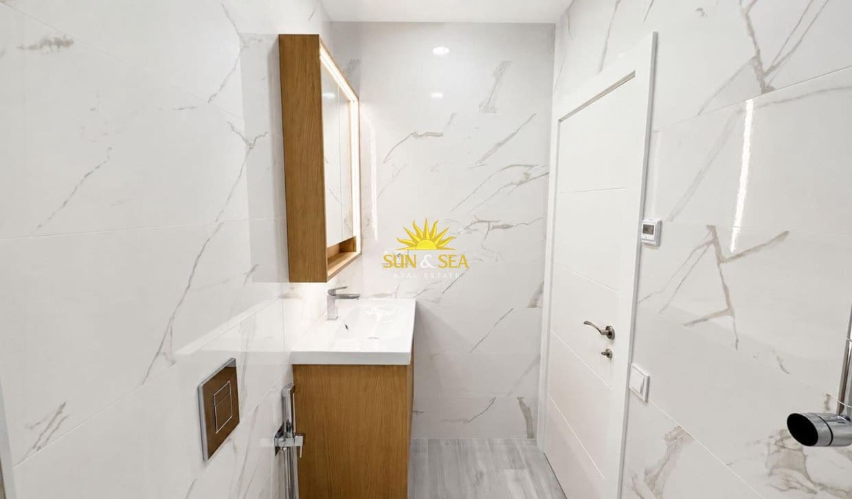 2 bedroom Apartment for sale in Torrevieja - € 239,900 (Ref: 10041864)