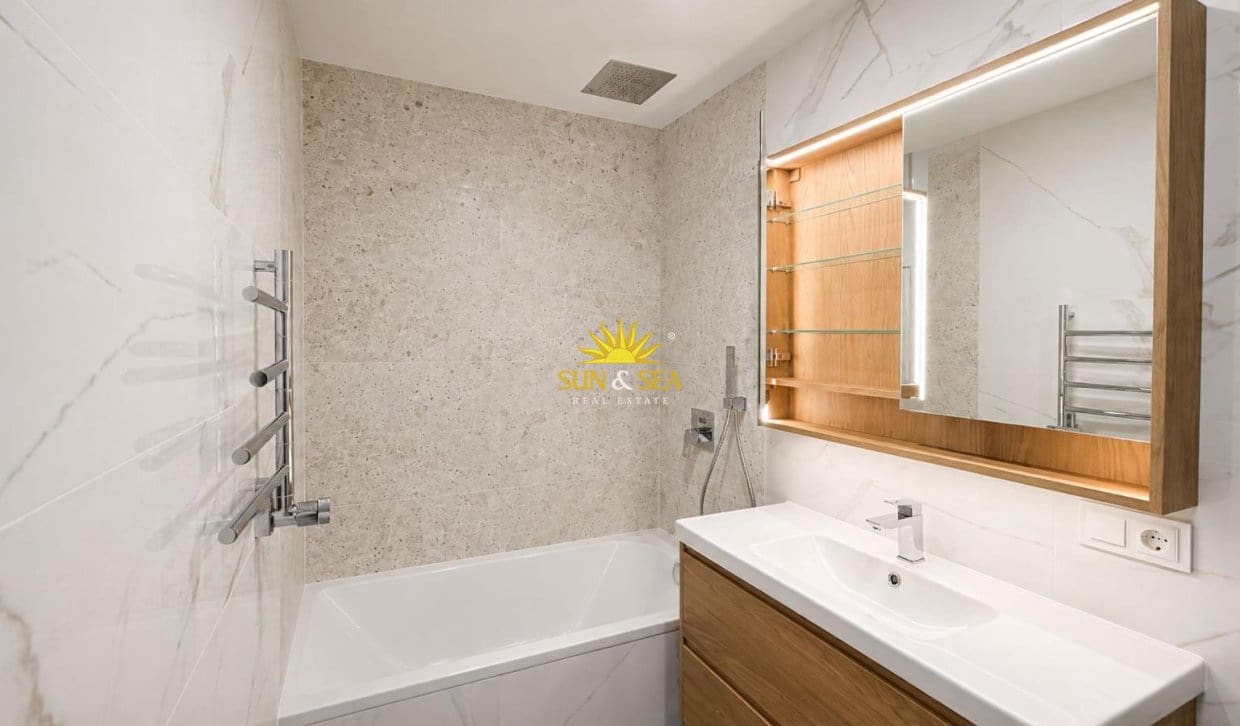 2 bedroom Apartment for sale in Torrevieja - € 239,900 (Ref: 10041864)