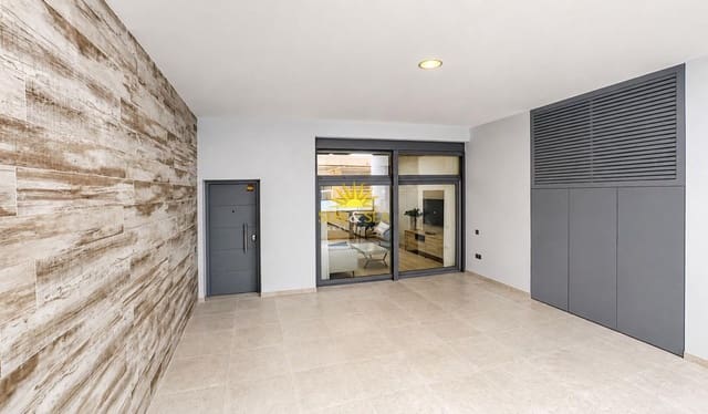 2 bedroom Apartment for sale in Las Piscinas Naturales, Torrevieja - € 239,900 (Ref: 10041864)