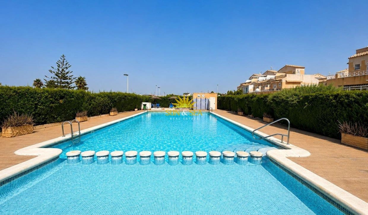 3 sypialnia Dom na sprzedaż w Torrevieja z basenem garażem - 169 500 € (Ref: 10044111)