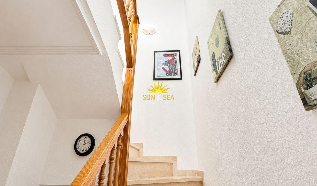 3 sypialnia Dom na sprzedaż w Torrevieja z basenem garażem - 169 500 € (Ref: 10044111)