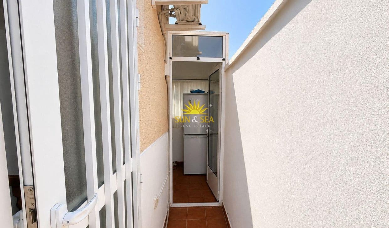3 sypialnia Dom na sprzedaż w Torrevieja z basenem garażem - 169 500 € (Ref: 10044111)