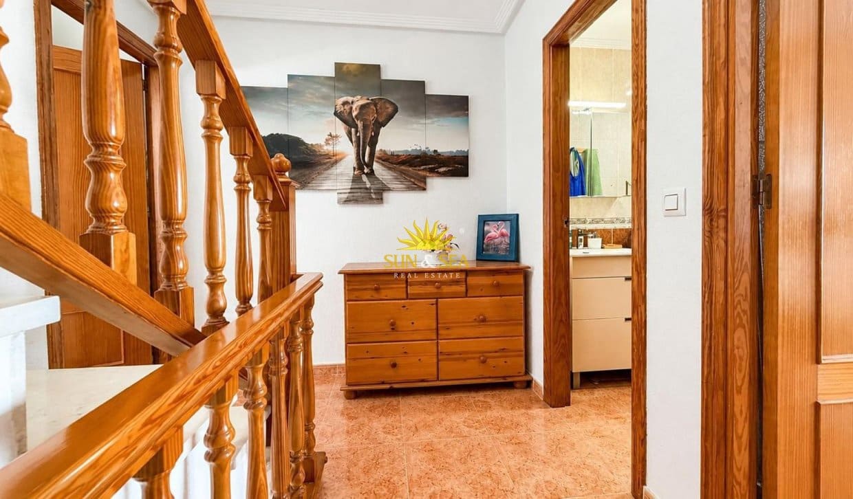 3 sypialnia Dom na sprzedaż w Torrevieja z basenem garażem - 169 500 € (Ref: 10044111)