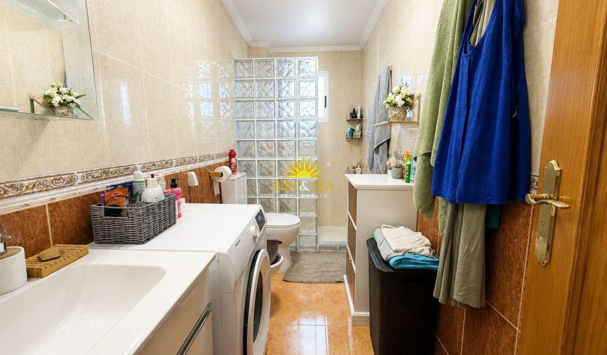 3 sypialnia Dom na sprzedaż w Torrevieja z basenem garażem - 169 500 € (Ref: 10044111)