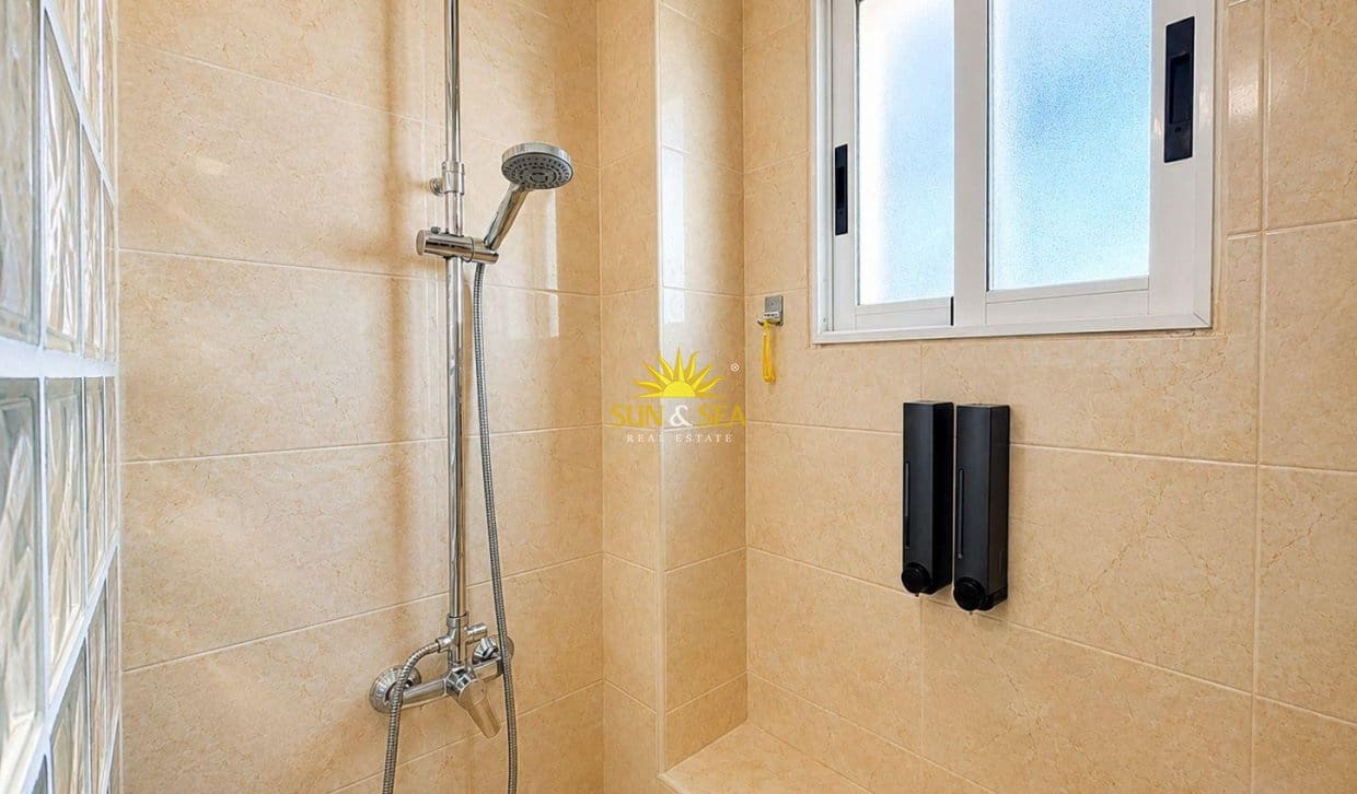 3 sypialnia Dom na sprzedaż w Torrevieja z basenem garażem - 169 500 € (Ref: 10044111)
