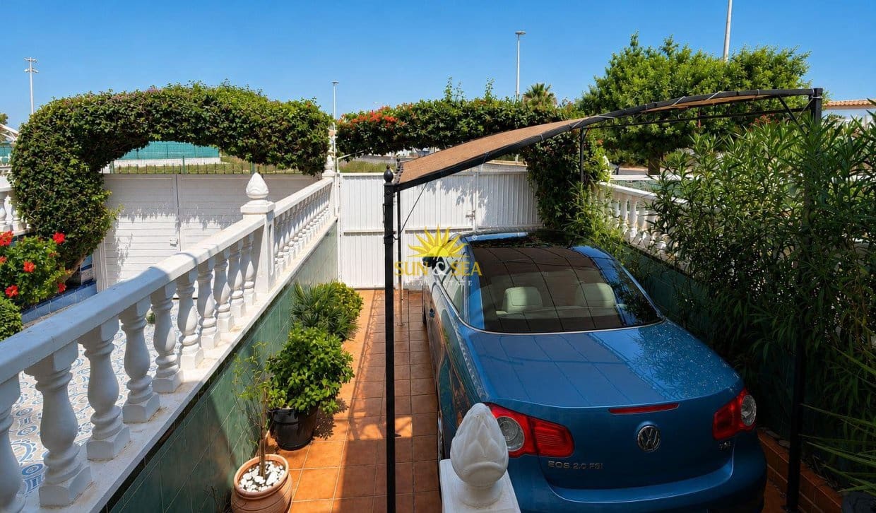3 sypialnia Dom na sprzedaż w Torrevieja z basenem garażem - 169 500 € (Ref: 10044111)