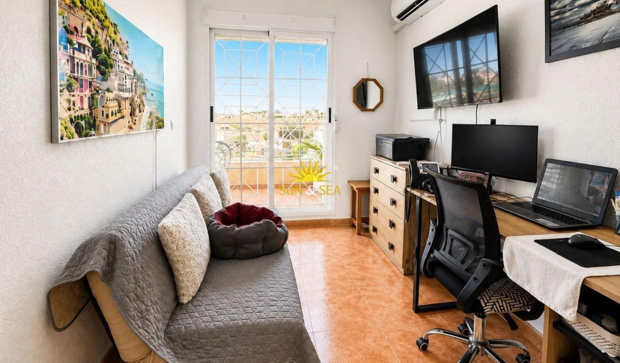 3 sypialnia Dom na sprzedaż w Torrevieja z basenem garażem - 169 500 € (Ref: 10044111)