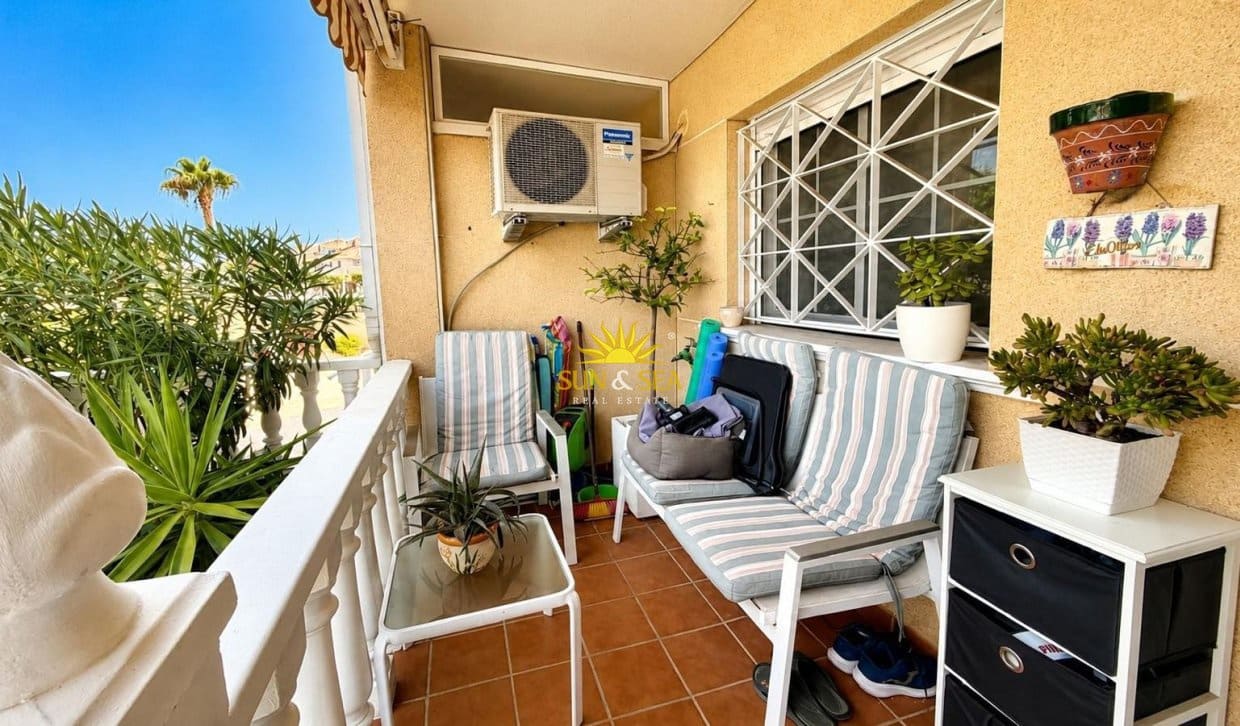 3 sypialnia Dom na sprzedaż w Torrevieja z basenem garażem - 169 500 € (Ref: 10044111)