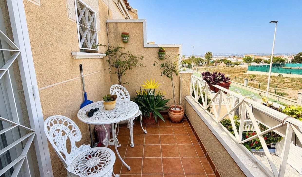 3 sypialnia Dom na sprzedaż w Torrevieja z basenem garażem - 169 500 € (Ref: 10044111)