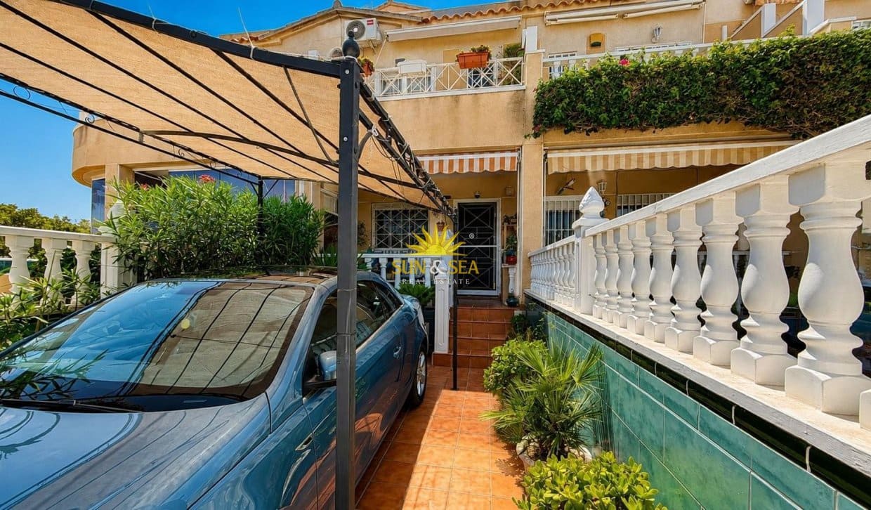 3 sypialnia Dom na sprzedaż w Torrevieja z basenem garażem - 169 500 € (Ref: 10044111)