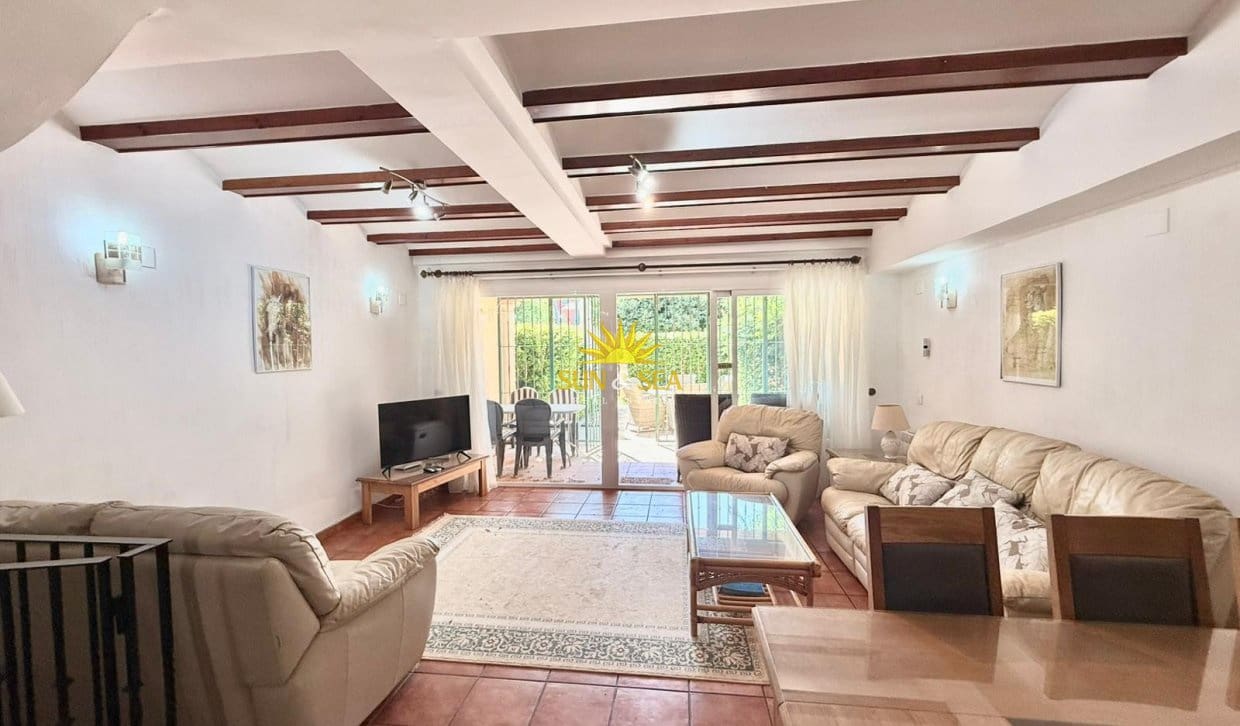 4 bedroom Villa for rent in Arenal with pool garage - € 1,900 (Ref: 10044112)