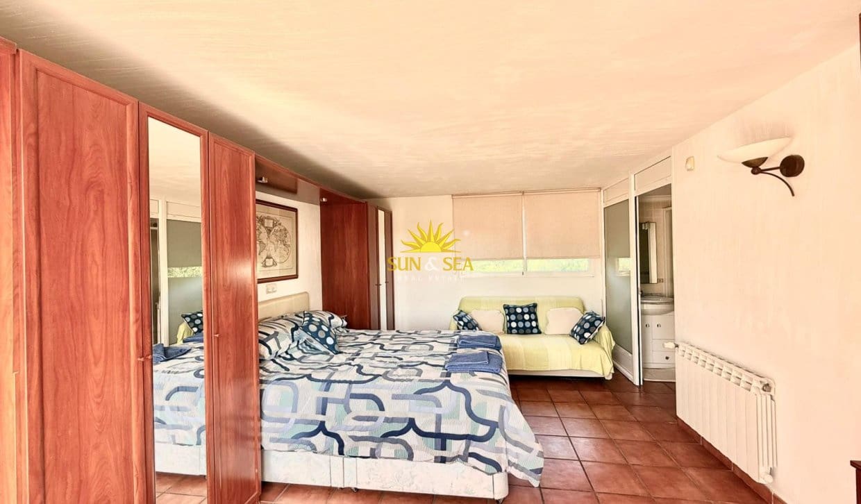 4 bedroom Villa for rent in Arenal with pool garage - € 1,900 (Ref: 10044112)