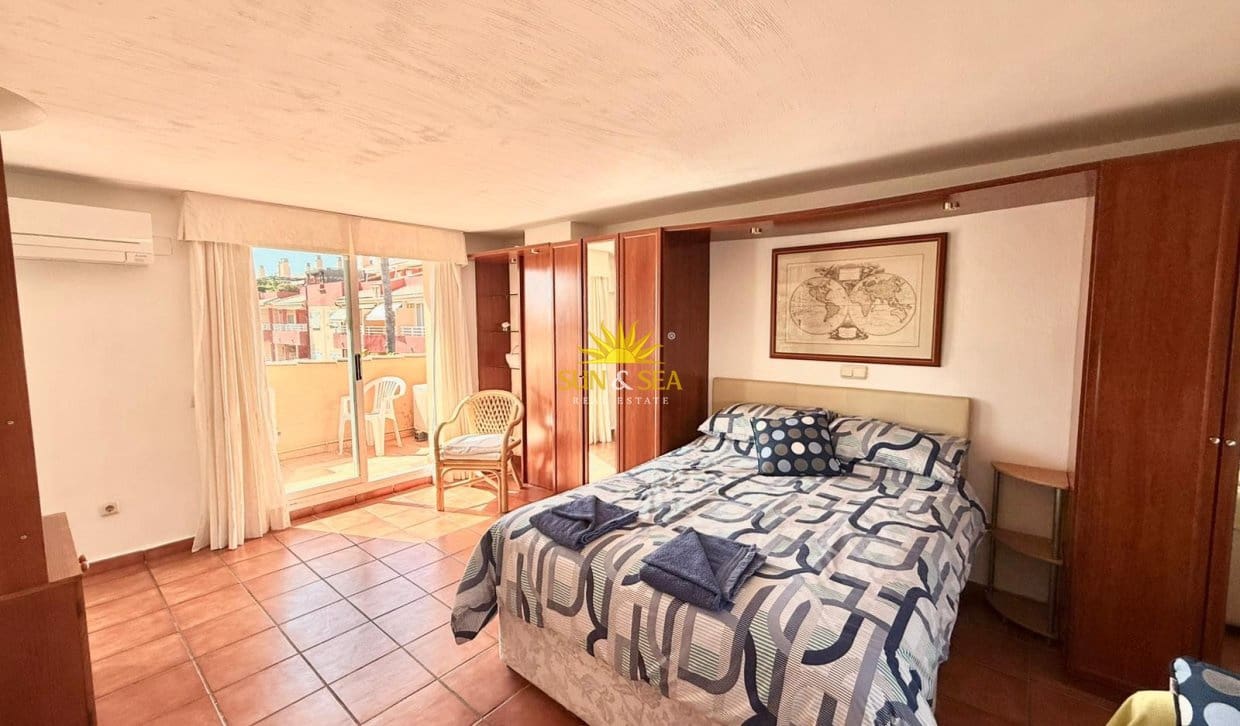 4 bedroom Villa for rent in Arenal with pool garage - € 1,900 (Ref: 10044112)
