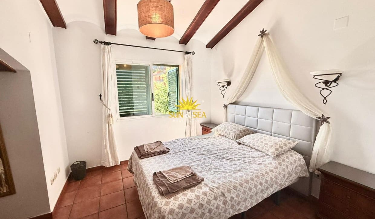 4 bedroom Villa for rent in Arenal with pool garage - € 1,900 (Ref: 10044112)
