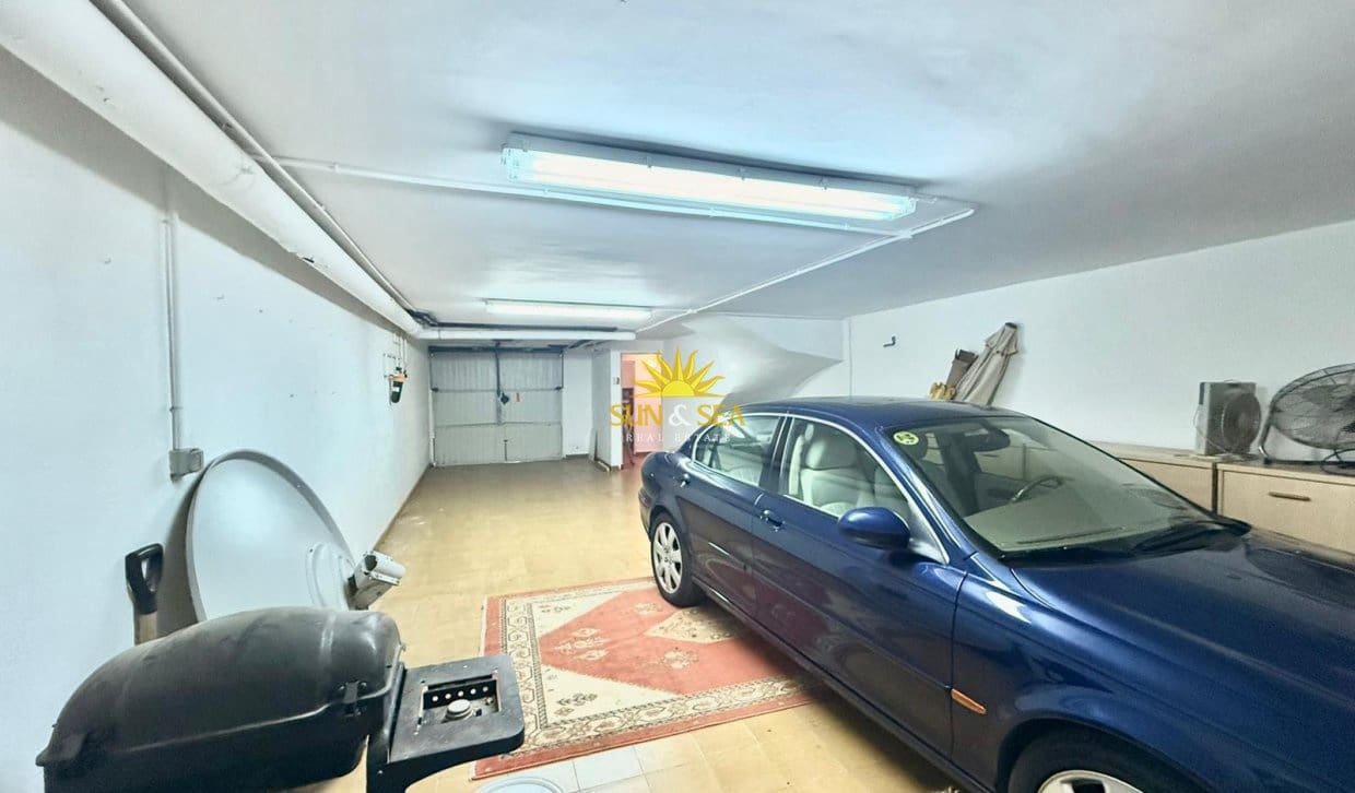 4 bedroom Villa for rent in Arenal with pool garage - € 1,900 (Ref: 10044112)