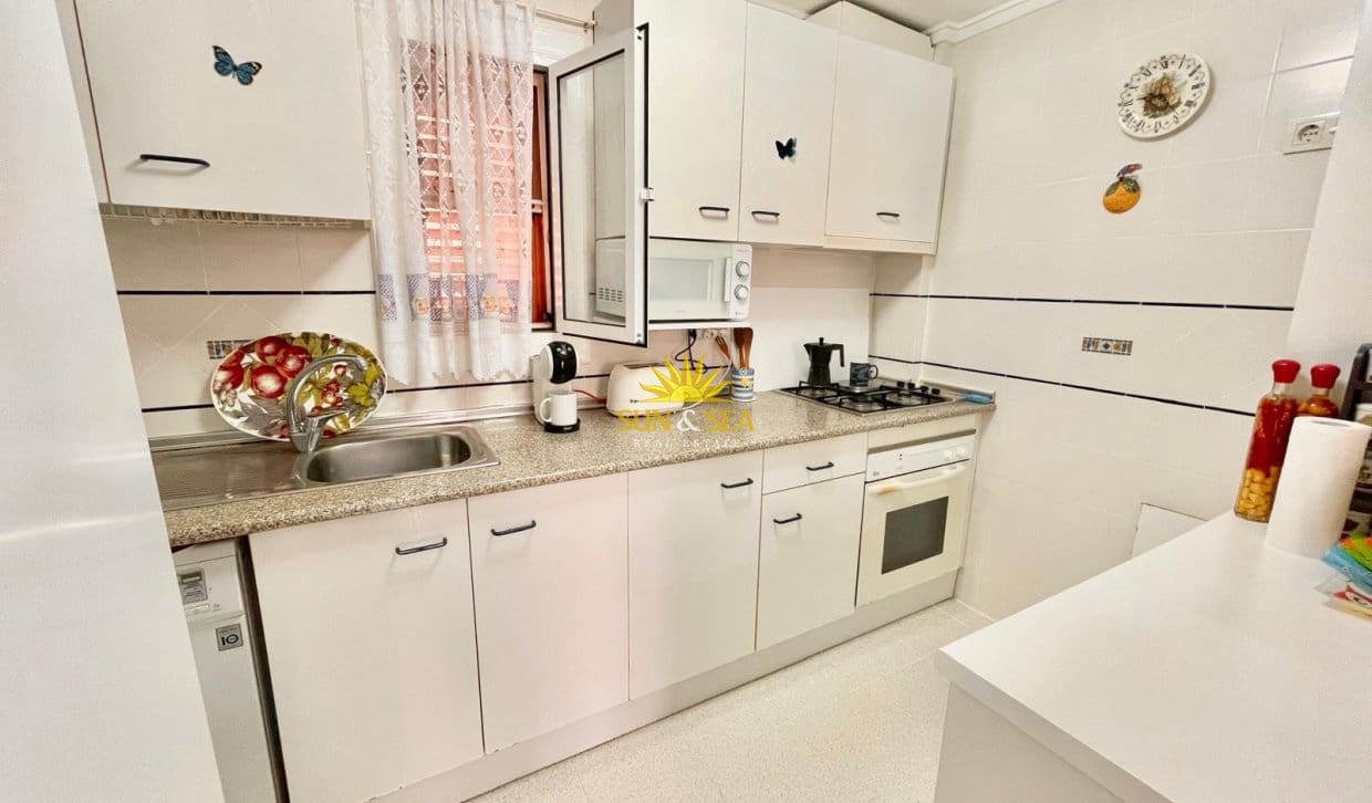 2 bedroom Apartment for rent in Torrevieja with pool garage - € 800 (Ref: 10045770)