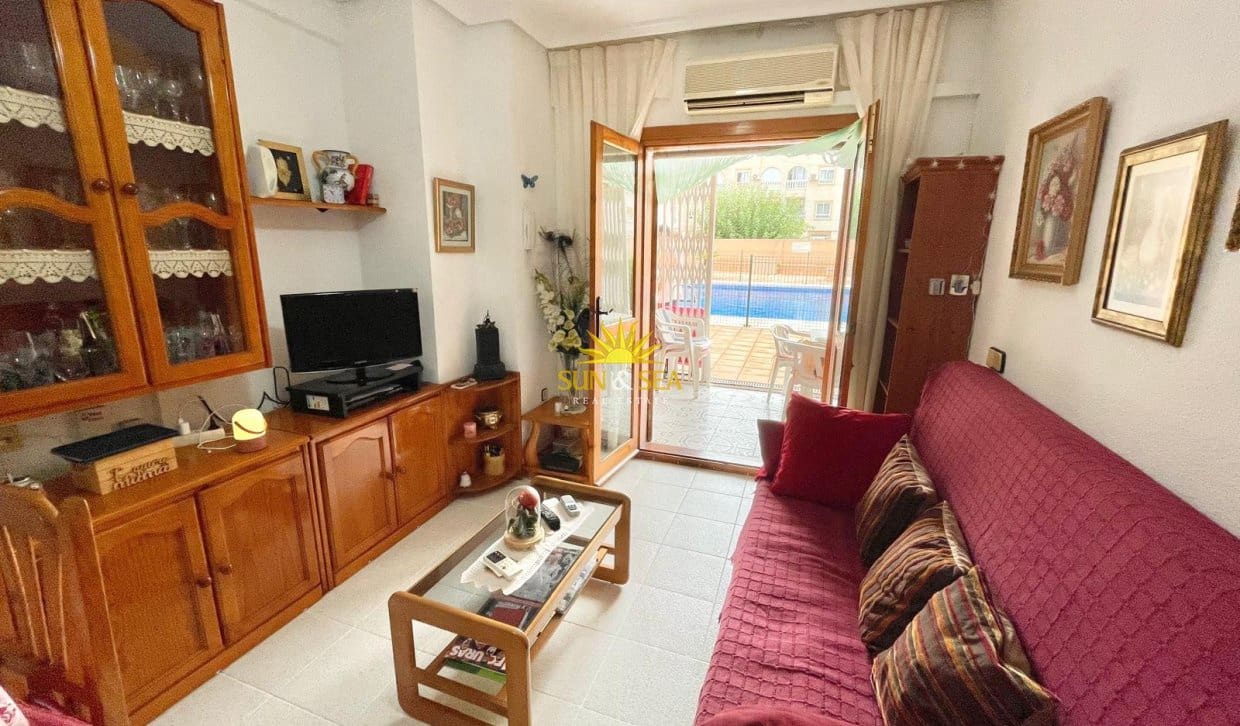 2 bedroom Apartment for rent in Torrevieja with pool garage - € 800 (Ref: 10045770)