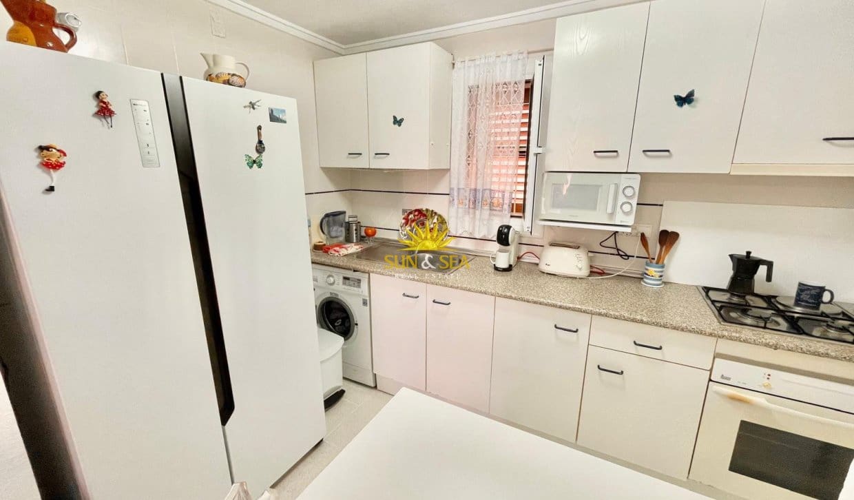 2 bedroom Apartment for rent in Torrevieja with pool garage - € 800 (Ref: 10045770)