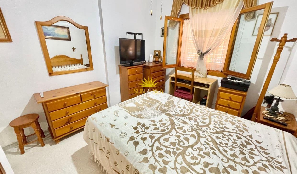 2 bedroom Apartment for rent in Torrevieja with pool garage - € 800 (Ref: 10045770)
