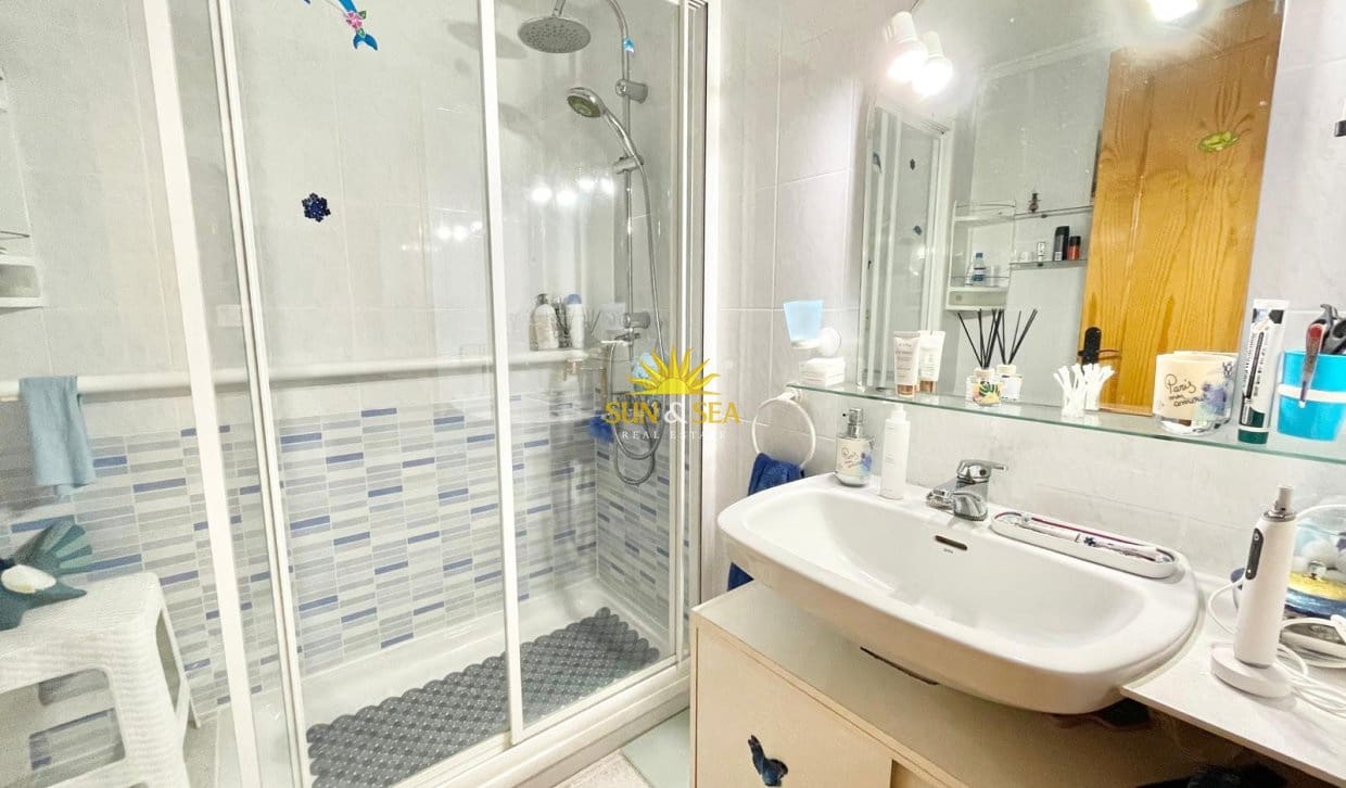 2 bedroom Apartment for rent in Torrevieja with pool garage - € 800 (Ref: 10045770)