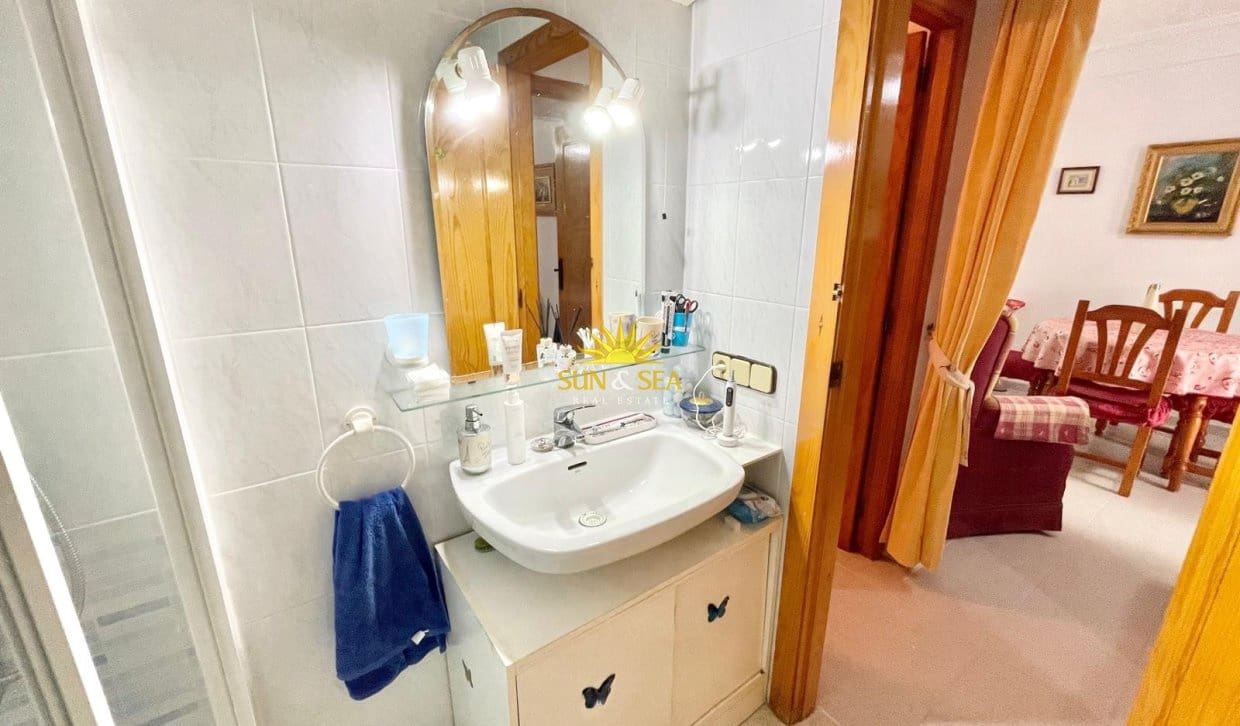 2 bedroom Apartment for rent in Torrevieja with pool garage - € 800 (Ref: 10045770)
